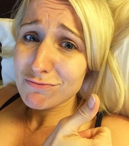 Nikki Glaser nagie fotki i porno wyciekły i zdjęcia stóp