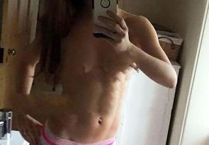 Una Healy, photos nues et fuites de porno en ligne