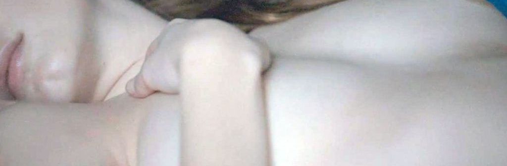 Ana Girardot uniklo nahé scény a porno video