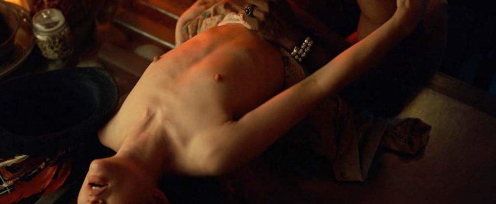Emily Browning alaston seksikohtaus elokuvasta 'American Gods'