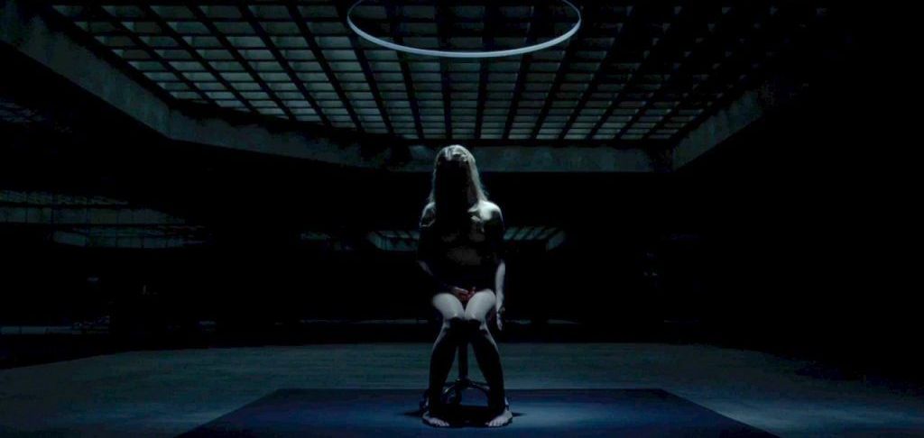 Evan Rachel Wood scène de nu dans Westworld
