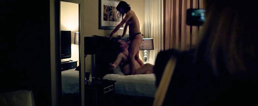 Kiley Casciano Naked Strap kohtaus elokuvasta 'Ozark'