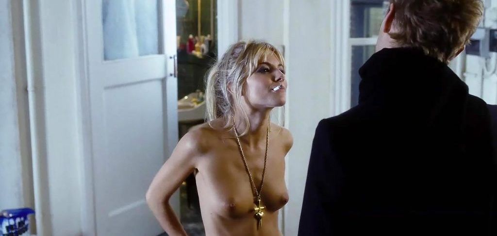 Sienna Miller Topless De Alfie